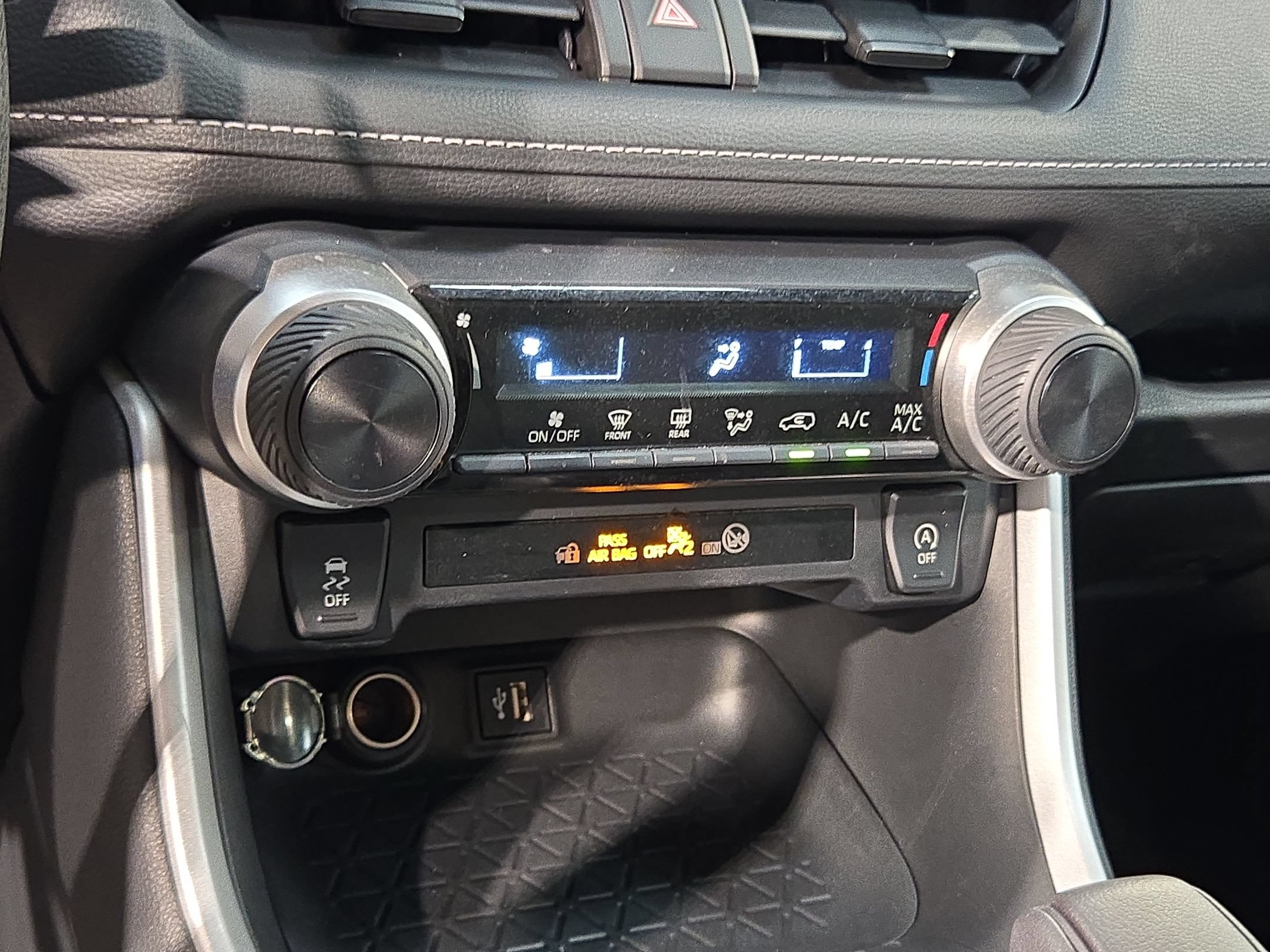 Used 2023 Toyota RAV4 LE AWD/4WD image 30