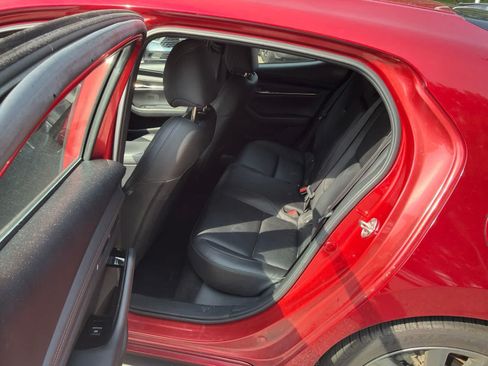 Used 2019 MAZDA MAZDA3 Hatchback w/ Preferred Package FWD image 16