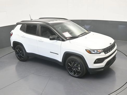 Used 2024 Jeep Compass Latitude w/ Convenience Group AWD/4WD image 50