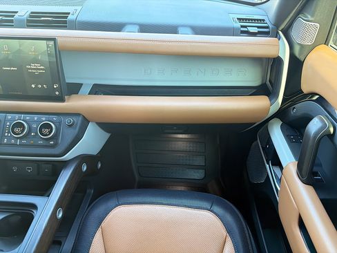 Used 2023 Land Rover Defender 130 X-Dynamic SE image 18