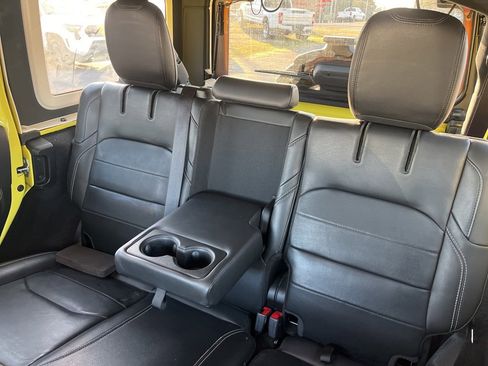 Used 2023 Jeep Wrangler Unlimited Sahara w/ Cold Weather Group image 17