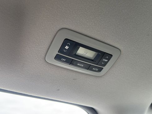 Used 2014 Toyota Sienna XLE w/ Entertainment Package FWD image 18