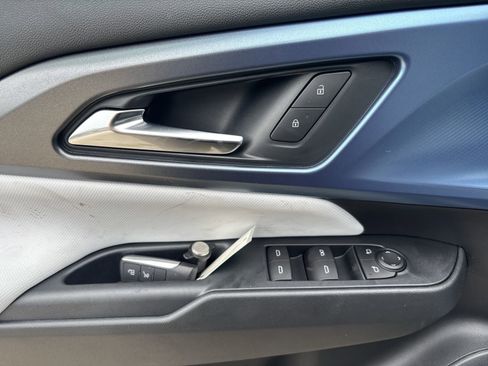 New 2026 Chevrolet Equinox EV LT image 16