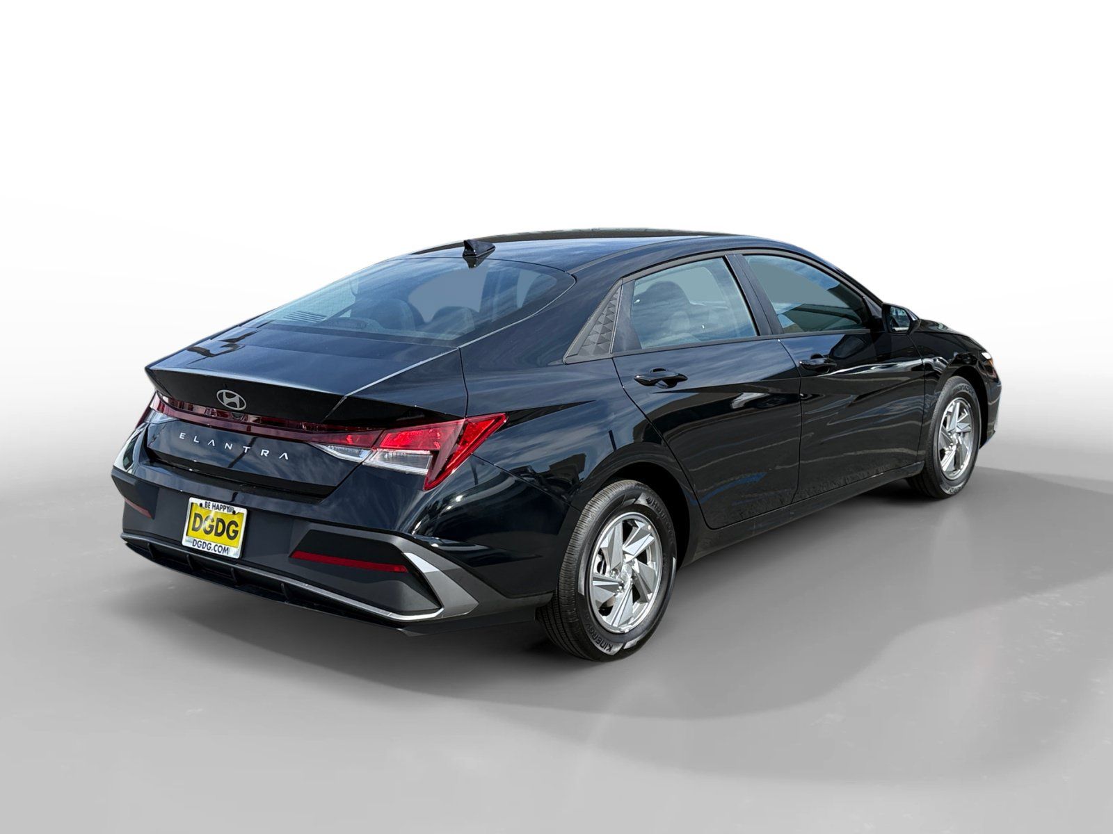 Certified 2026 Hyundai Elantra SE FWD image 5