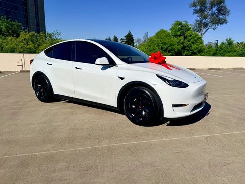 Used 2021 Tesla Model Y 2WD image 3