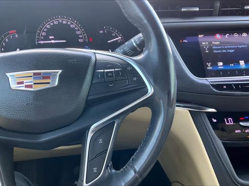 Used 2017 Cadillac XT5 Luxury image 24