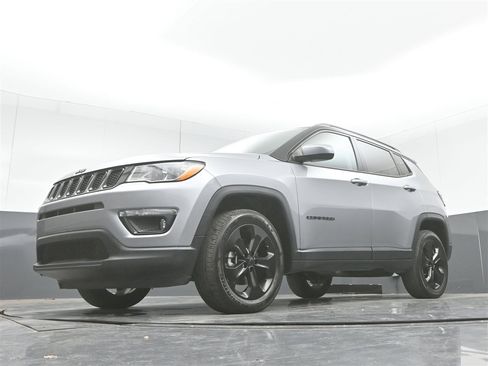 Used 2018 Jeep Compass Latitude w/ Popular Equipment Group image 29