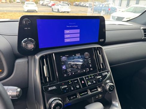 Used 2024 Lexus LX 600 4WD w/ Luxury Package image 19