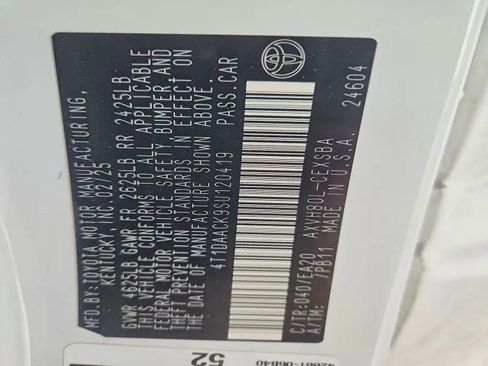 Used 2025 Toyota Camry SE image 11