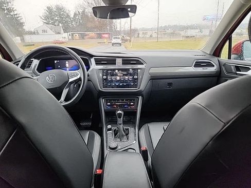 Used 2022 Volkswagen Tiguan SE image 10