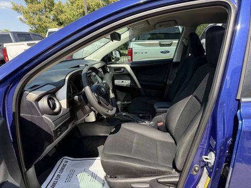Used 2014 Toyota RAV4 LE FWD image 7