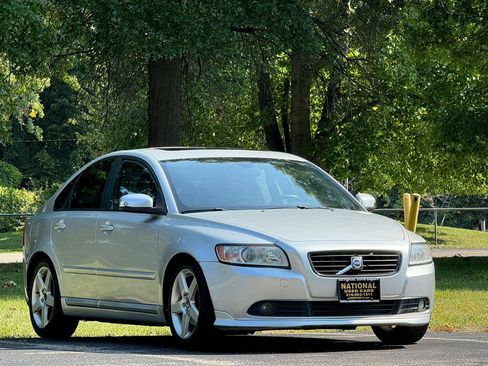 Used 2009 Volvo S40 T5 R-Design image 3