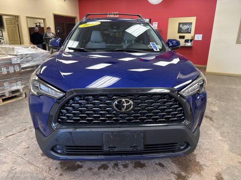 Used 2022 Toyota Corolla Cross LE w/ Moonroof Package AWD/4WD image 2