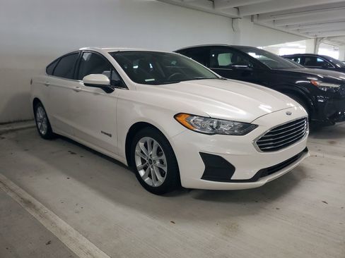Used 2019 Ford Fusion SE FWD image 2