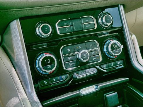 Used 2024 GMC Yukon Denali RWD image 19