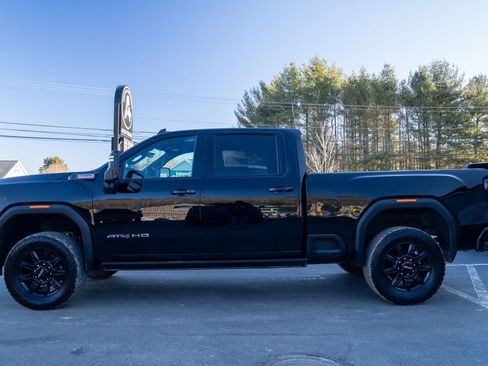 Used 2024 GMC Sierra 2500 AT4 w/ AT4 Premium Plus Package image 3
