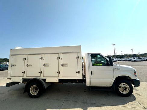 Used 2018 Ford E-450 and Econoline 450 Super Duty w/ Power Windows & Locks Group image 4
