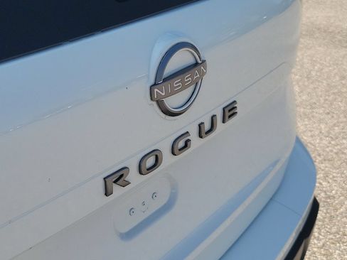 Certified 2024 Nissan Rogue S FWD image 6