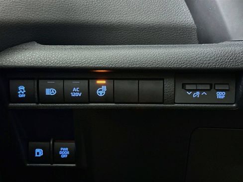 Used 2023 Toyota Sienna XSE AWD/4WD image 11