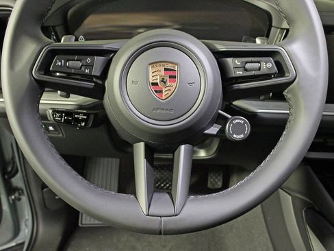 Certified 2025 Porsche Cayenne AWD/4WD image 23