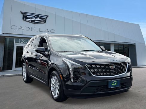 Certified 2023 Cadillac XT4 Luxury w/ Cold Weather Package AWD/4WD image 2
