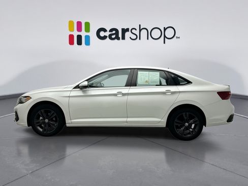 Used 2023 Volkswagen Jetta SE w/ Panoramic Sunroof Package FWD image 2