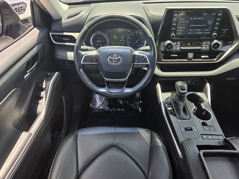 Used 2022 Toyota Highlander XLE FWD image 11