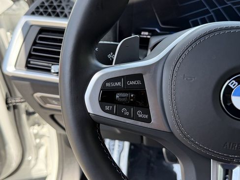 Used 2025 BMW X7 M60i w/ Climate Comfort Package image 25