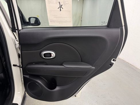 Used 2016 Kia Soul + FWD image 12