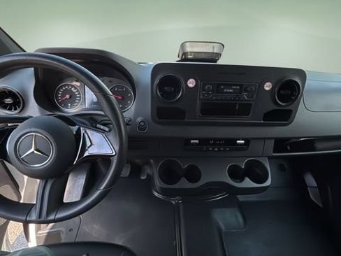 Used 2025 Mercedes-Benz Sprinter 2500 image 17