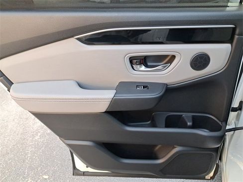 Certified 2025 Honda Pilot Touring image 13