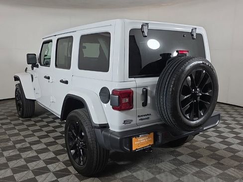Used 2025 Jeep Wrangler Unlimited Sahara w/ Safety Group AWD/4WD image 8