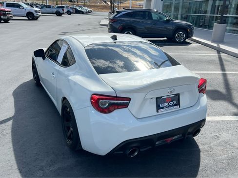 Used 2017 Toyota 86 RWD image 12