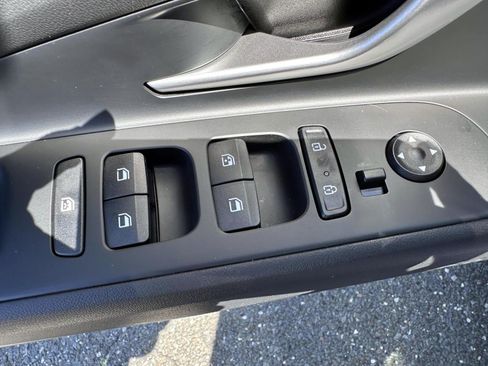 Used 2023 Hyundai Elantra SEL FWD image 9