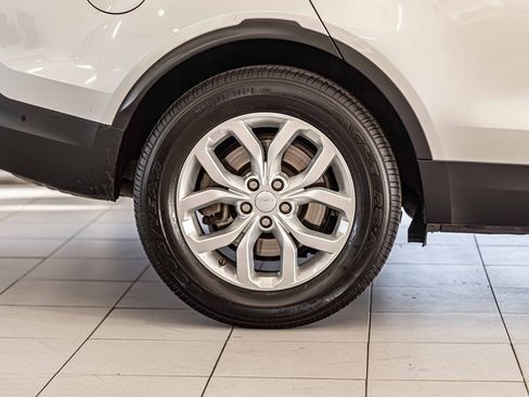 Used 2020 Land Rover Discovery SE image 12