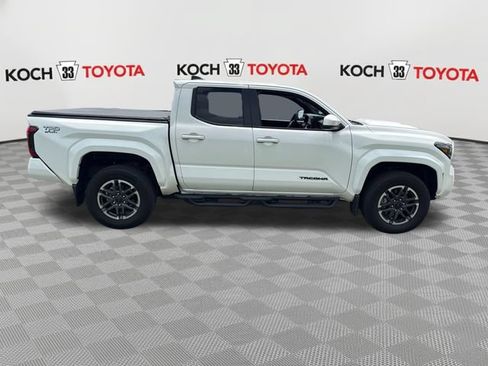 Used 2025 Toyota Tacoma TRD Sport AWD/4WD image 9