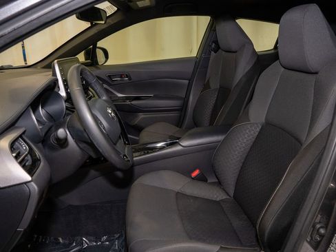 Used 2022 Toyota C-HR Nightshade image 9