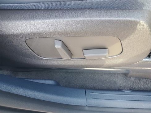 New 2026 Kia Carnival EX image 9