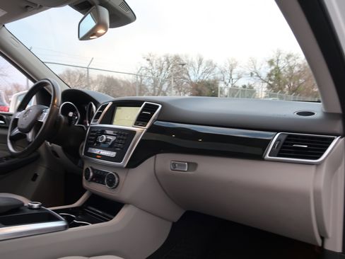 Used 2015 Mercedes-Benz ML 250 BlueTEC 4MATIC w/ Premium 1 Package image 30