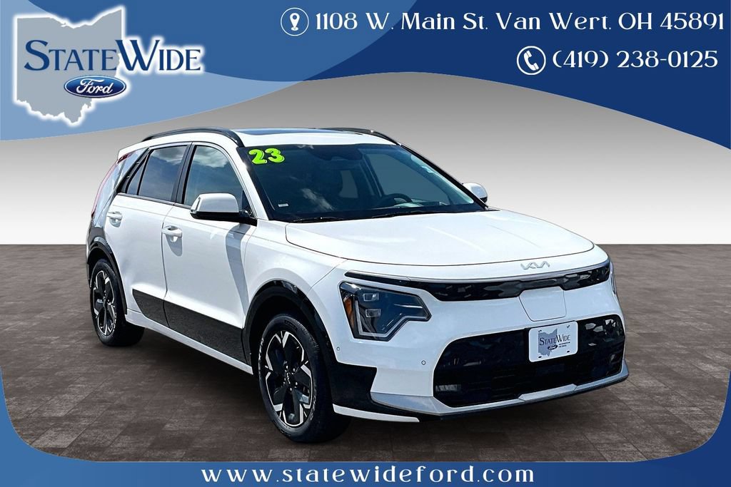 Used 2023 Kia Niro Wave w/ Wave Preserve Package FWD image 1