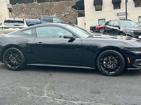 Certified 2024 Ford Mustang Coupe image 9