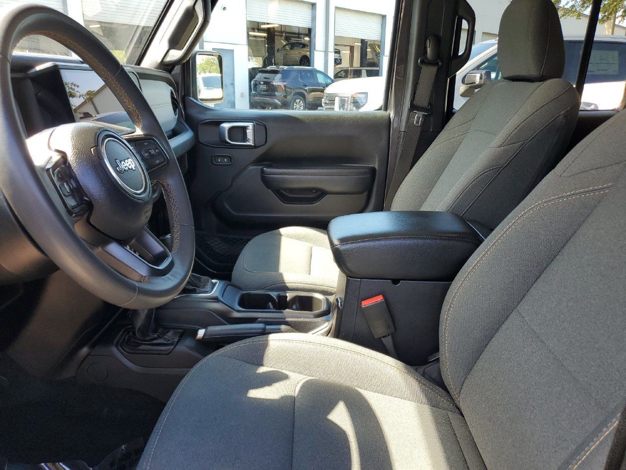 Used 2024 Jeep Wrangler Unlimited AWD/4WD image 18