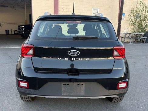 Used 2023 Hyundai Venue SEL image 3
