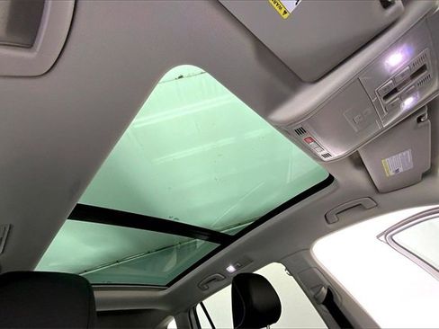 Certified 2023 Volkswagen Tiguan SE w/ Panoramic Sunroof Package image 22