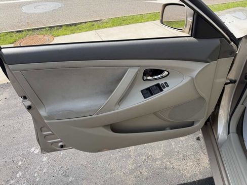 Used 2009 Toyota Camry FWD image 13