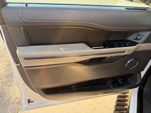 Used 2018 Ford Expedition XLT w/ Equipment Group 202A AWD/4WD image 12