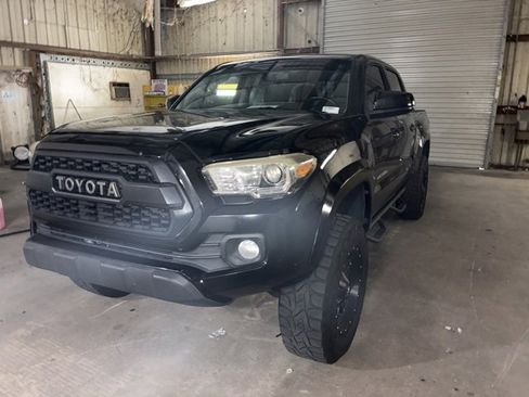 Used 2017 Toyota Tacoma SR5 image 1