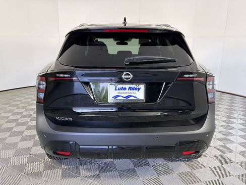 Used 2026 Nissan Kicks SV FWD image 10