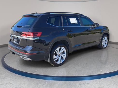 Certified 2023 Volkswagen Atlas SE w/ Panoramic Sunroof Package FWD image 5