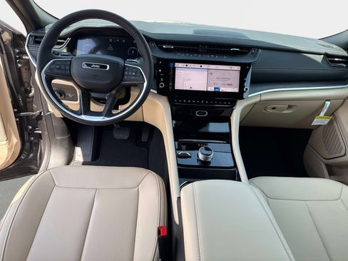 New 2026 Jeep Grand Cherokee L Limited w/ Limited Altitude Package AWD/4WD image 18